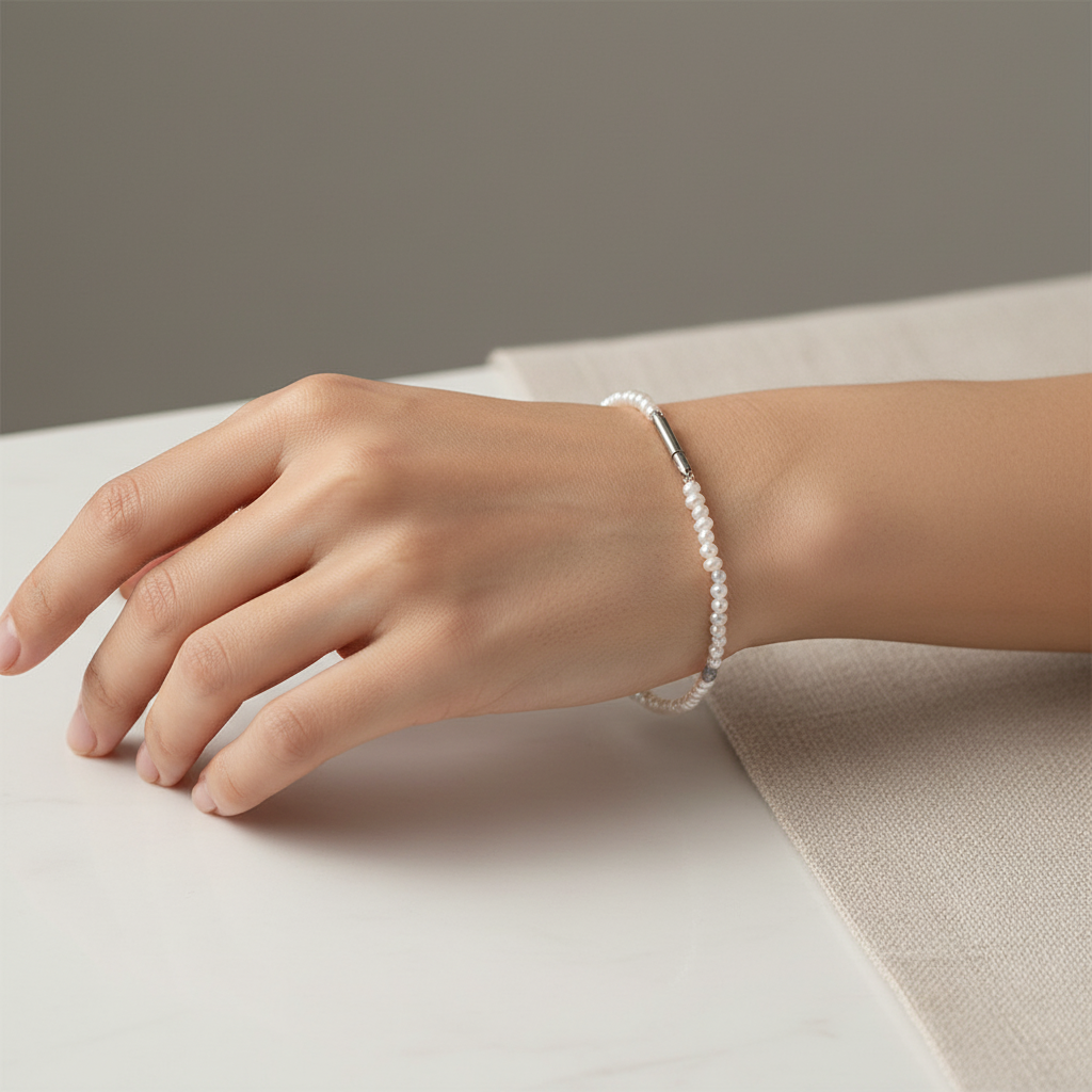 Pearl bracelet with labradorite stones