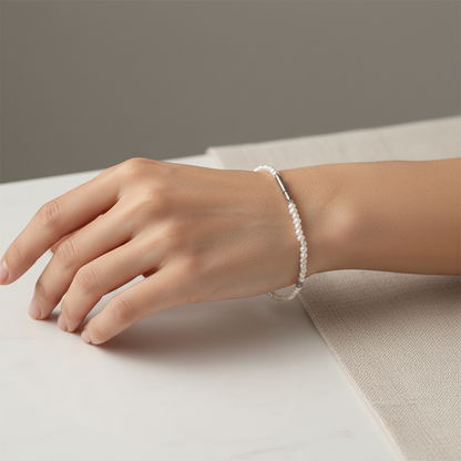 Pearl bracelet with labradorite stones