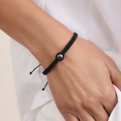 Tahiti Makramee an weiblichem Arm