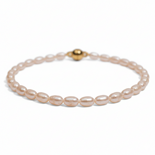 Perlenarmband mit vergoldeter Magnetschließe