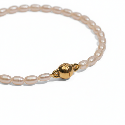 Perlenarmband mit vergoldeter Magnetschließe