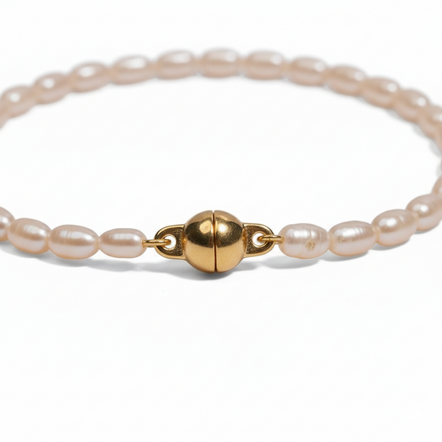 Perlenarmband mit vergoldeter Magnetschließe, Nahansicht